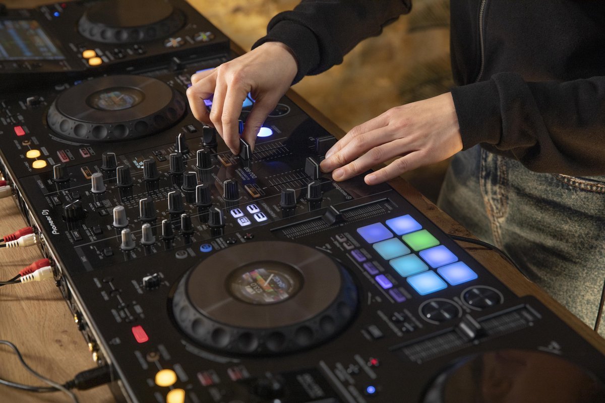 image cover: a dj controller